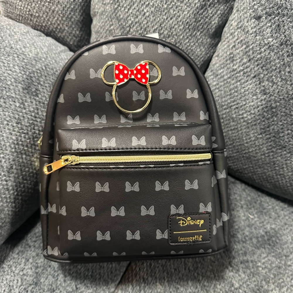 Brand New “RARE” Classic Disney Loungefly  Minnie Mouse backpack/purse.